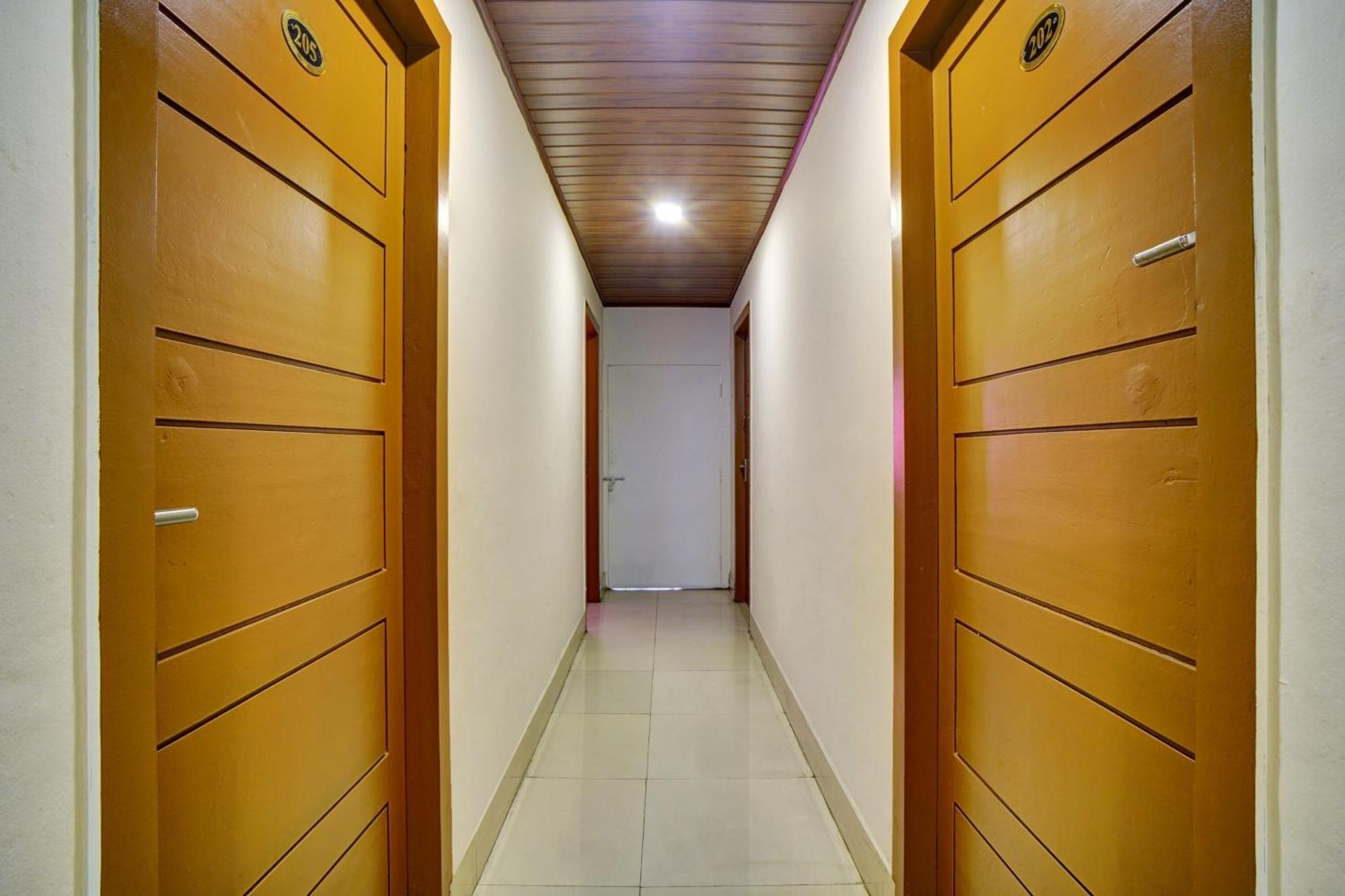 Hotel O Chiyang Hotel Ангамали Экстерьер фото